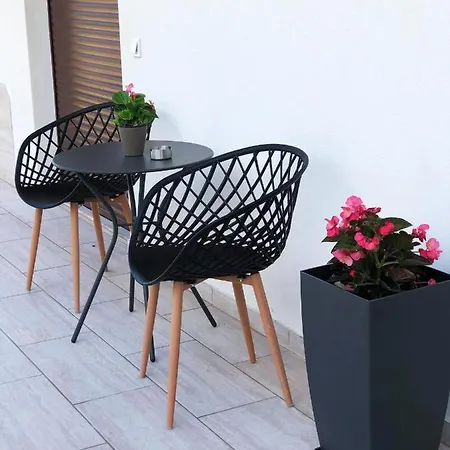 Zillis Guest house *
